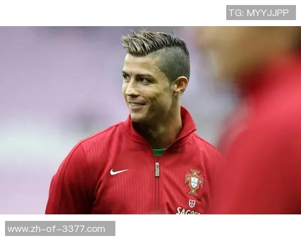 年轻足球球星风采壁纸展现新一代球场霸主的激情与活力 年轻足球球星风采壁纸展现新一代球场霸主的激情与活力